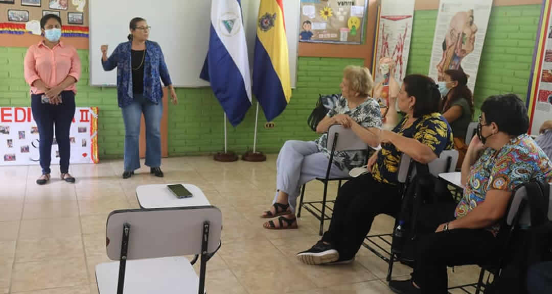 Visita a la comunidad La Chocolata donde la FAREM-Carazo imparte la carrera de Medicina 