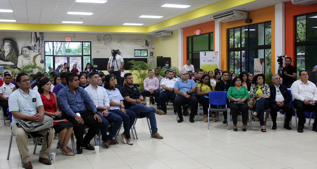 Participantes del acto inaugural de la maestría en Extensión Universitaria.