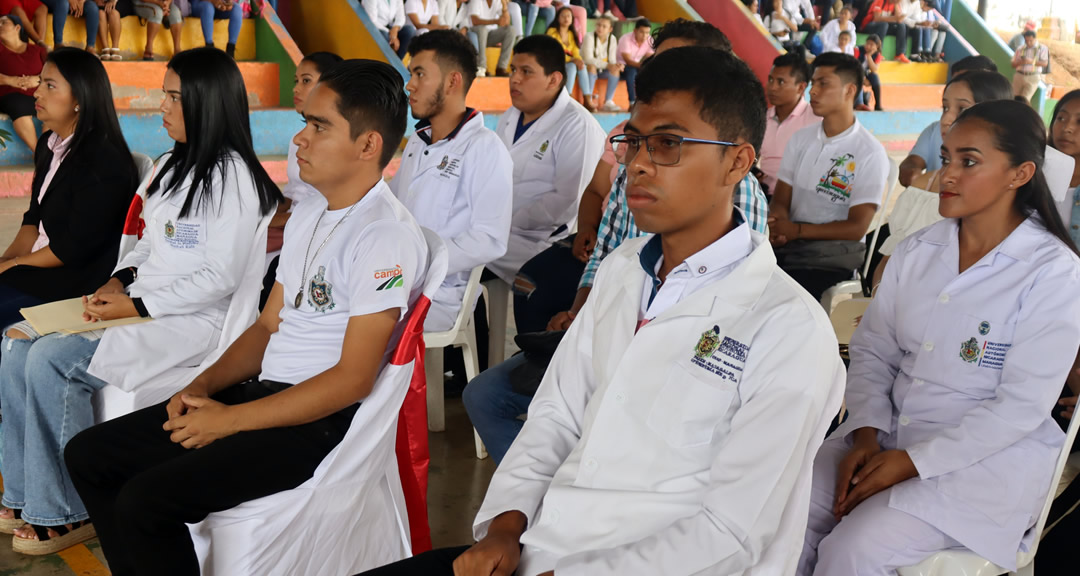 Estudiantes de UNICAM durante el acto efectuado en Waslala.