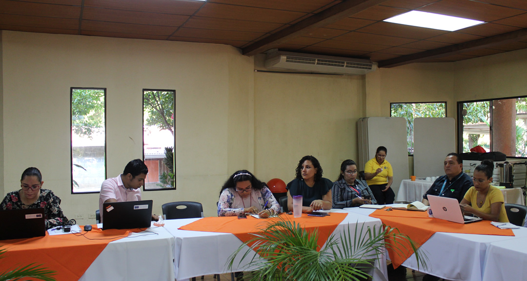 Participantes de la primera reunión de Extensión Universitaria.