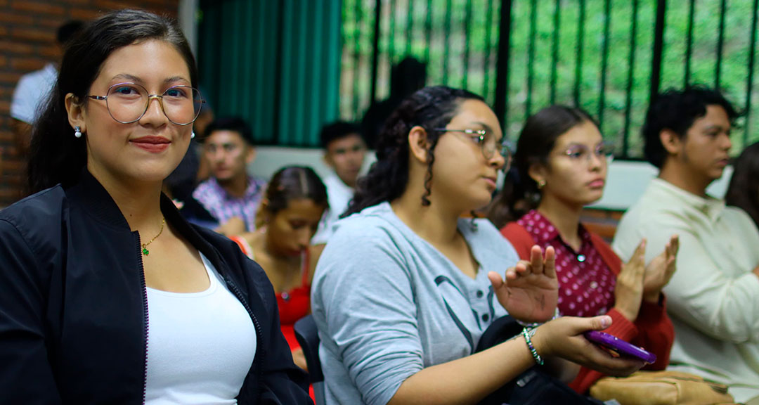 Futuros comunicadores participan en taller