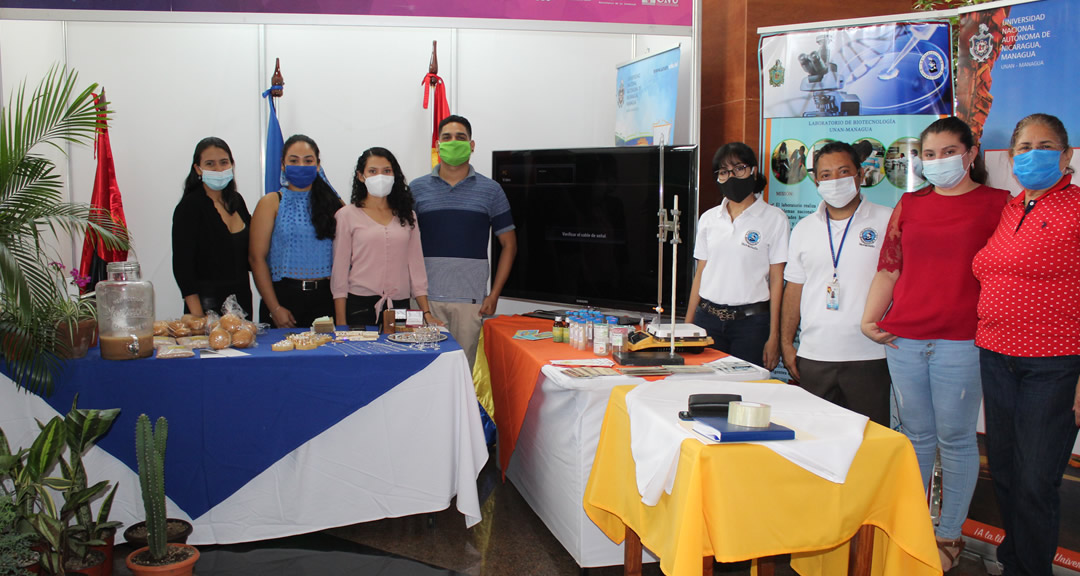 Jóvenes emprendedores de la UNAN-Managua y participantes del Proyecto INICIA en la EXPOPYME 2020, organizada a nivel nacional.