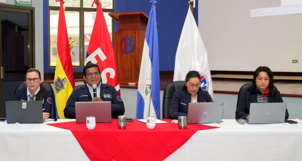 Panel aborda tabaquismo y vapeo adolescente como desafío emergente de salud pública