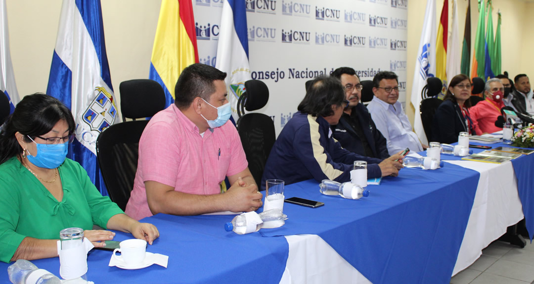 Miembros del CNU que participaron en la conferencia de prensa.