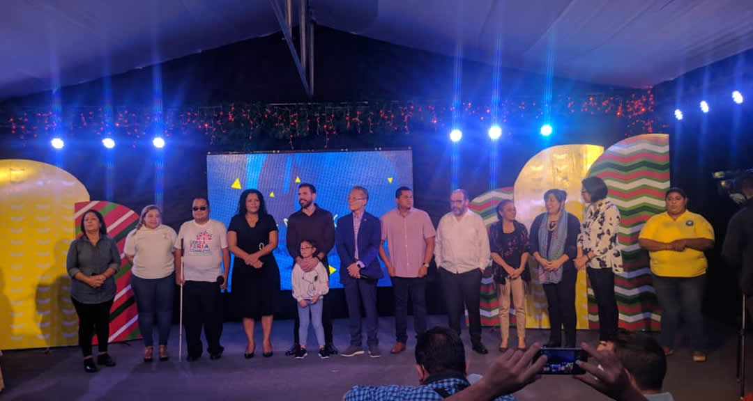 Representantes de instituciones que participaron en la inauguración de la Feria, entre ellos, el Dr. Luis Alfredo Lobato Blanco, Secretario General del CNU.