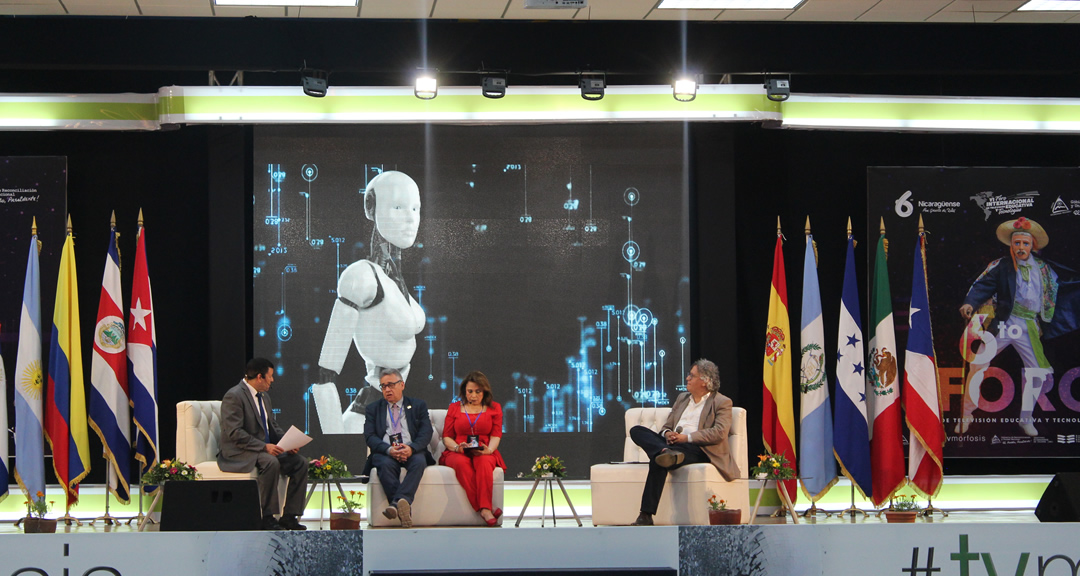 Conferencistas del Sexto Foro de Televisión Educativa y Tecnologías: Dr. Miquel Francéhs, Dra. Sandra Estela Velásquez y Dr. German Pérez Rodríguez.