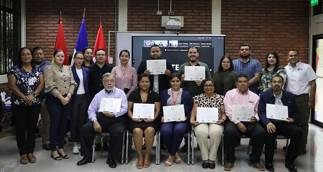 UNAN-Managua otorga certificados a docentes protagonistas de la Convocatoria Clases Espejo, primer semestre 2025