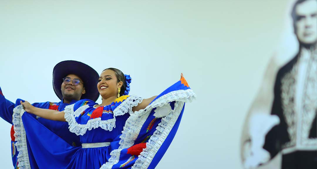 Juventud universitaria conmemora al Príncipe de las Letras Castellanas