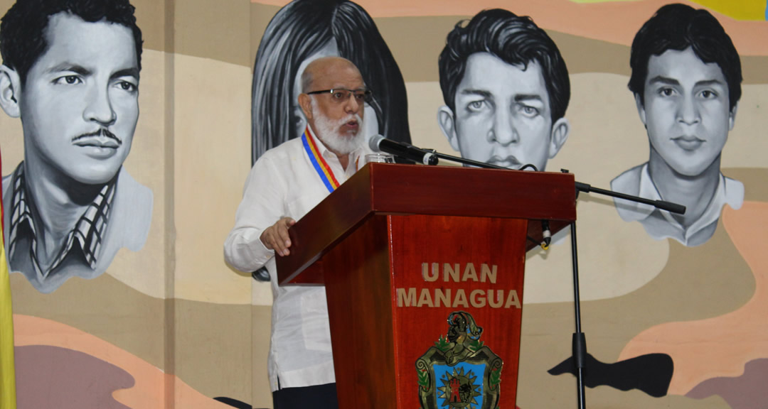 Profesor Miguel de Castilla Urbina, Doctor Honoris Causa en Educación de la UNAN-Managua. 