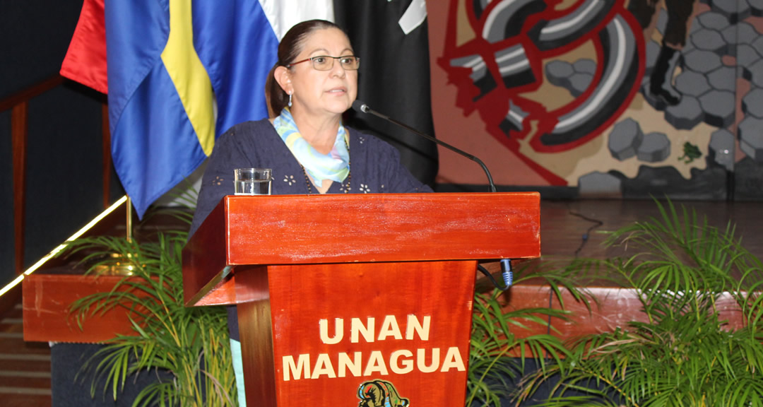 Delegación de UNIR y el maestro Medal, Director de DEDV.