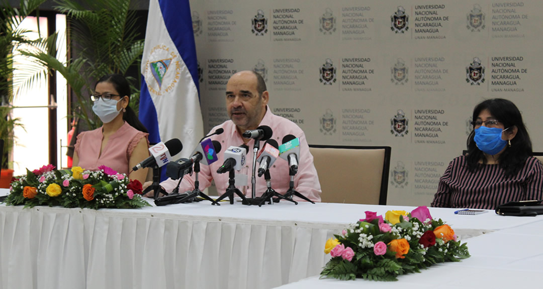 El Vicerrector General, Dr. Luis Alfredo Lobato Blanco, acompañado del Vicerrector de Docencia, Dr. Hugo Gutiérrez; Vicerrectora de Investigación, Posgrado y Extensión, MSc. Dayra Blandón, y la Vicerrectora Administrativa y de Gestión, MSc. Sonia Orozco, presenta resultados del ingreso 2021.