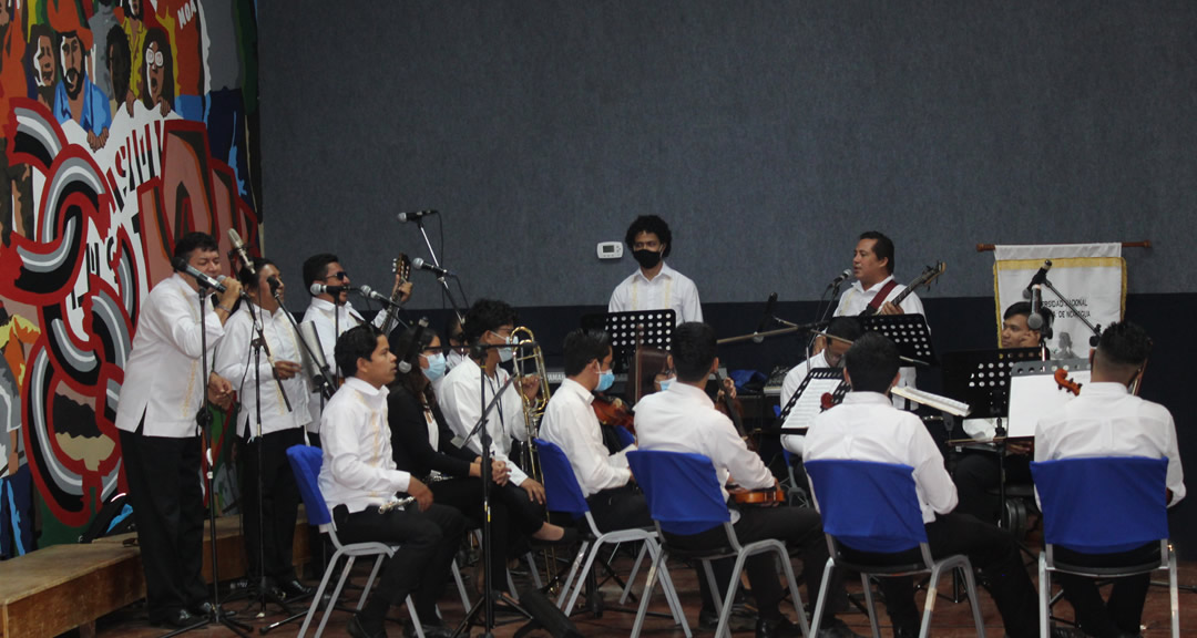 Intervención de grupos artísticos de la Universidad.