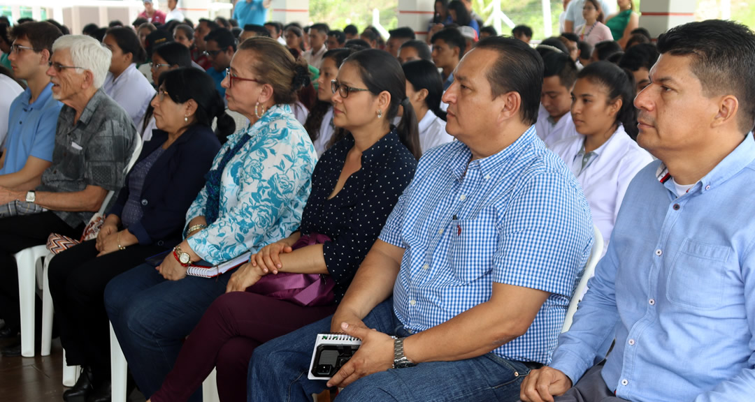 Participantes del acto en Río Blanco, entre ellos, miembros de la comunidad universitaria.