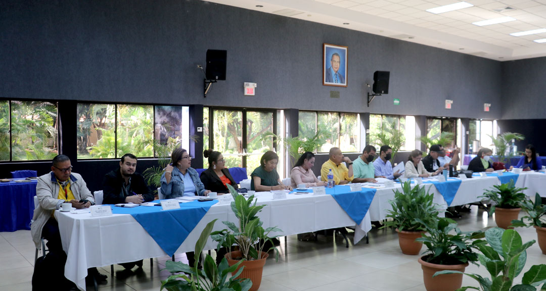 Autoridades de Decanatos y dirigentes gremiales participan en la sesión del Consejo Universitario 