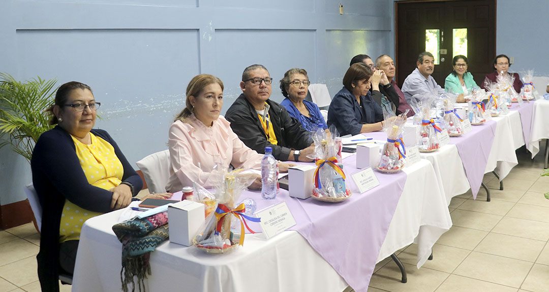 Autoridades de Decanatos y dirigentes gremiales participan en la sesión ordinaria 10-2023.