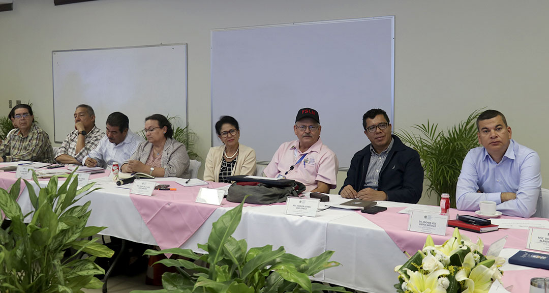 Autoridades de los Decanatos participan en la sesión 8-2023 del Consejo Universitario.