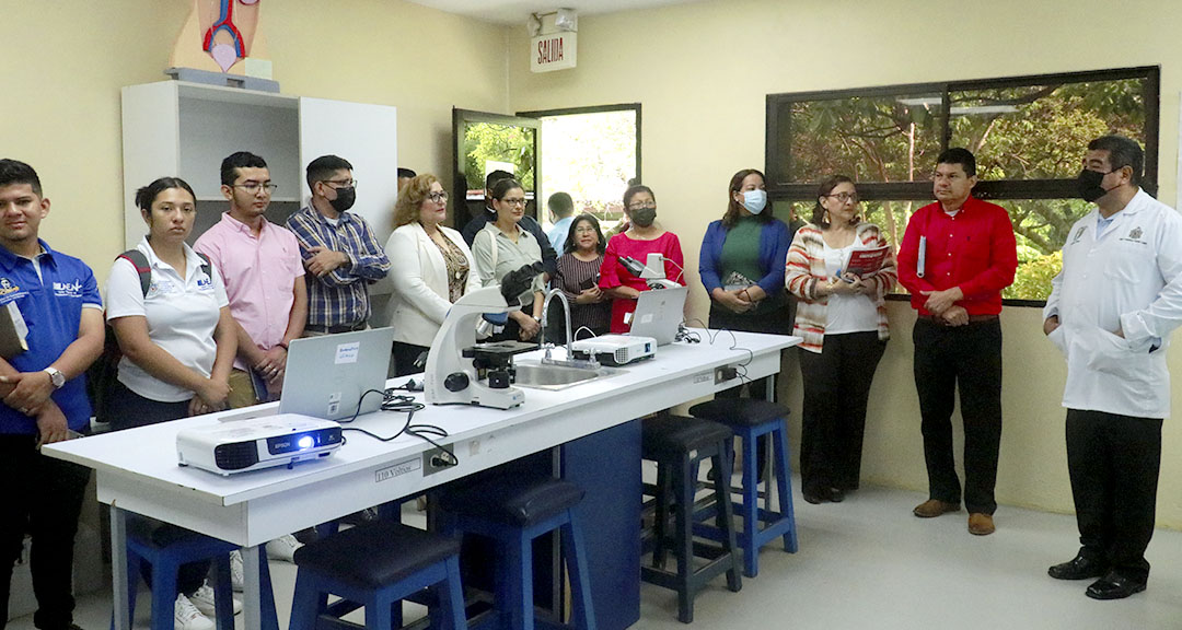 Autoridades del Consejo en recorrido por los laboratorios del POLISAL 2