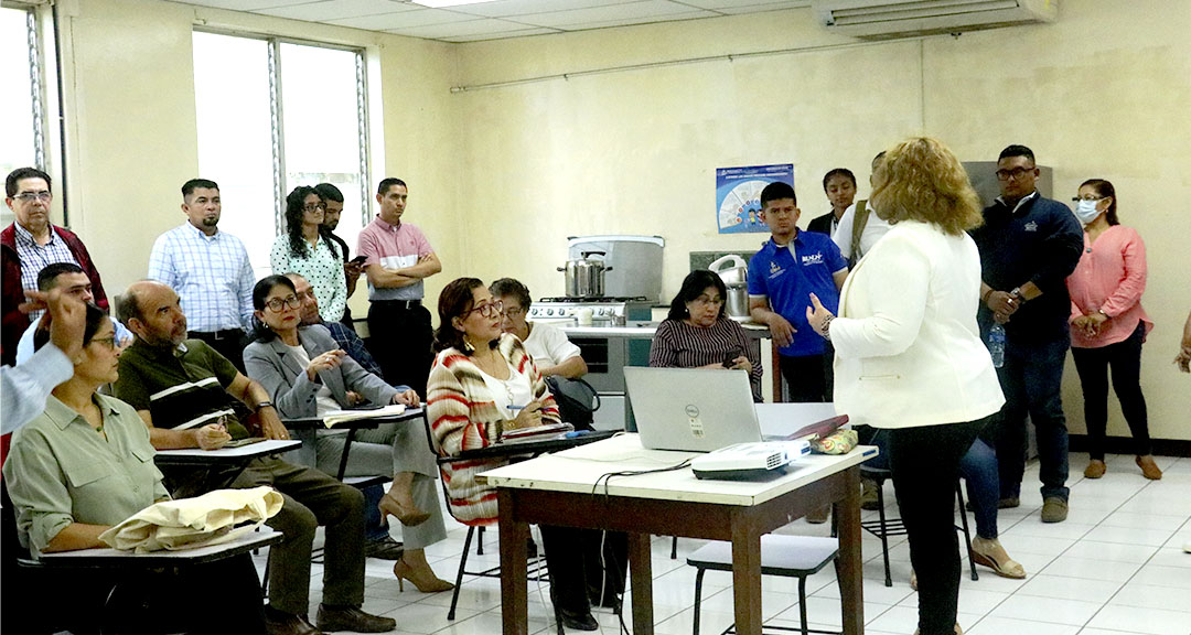 Autoridades del Consejo en recorrido por los laboratorios del POLISAL 3