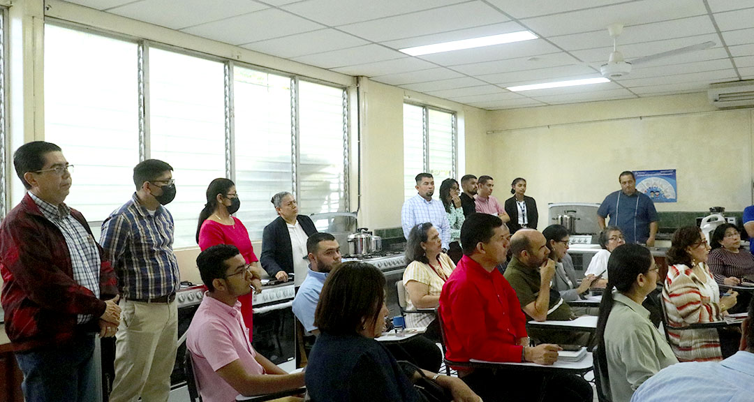 Autoridades del Consejo en recorrido por los laboratorios del POLISAL 4