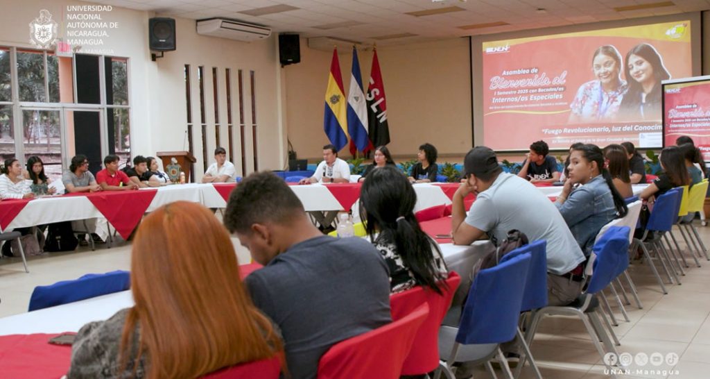 Estudiantes reafirman su compromiso y respaldo brindado mediante el Programa de Becas