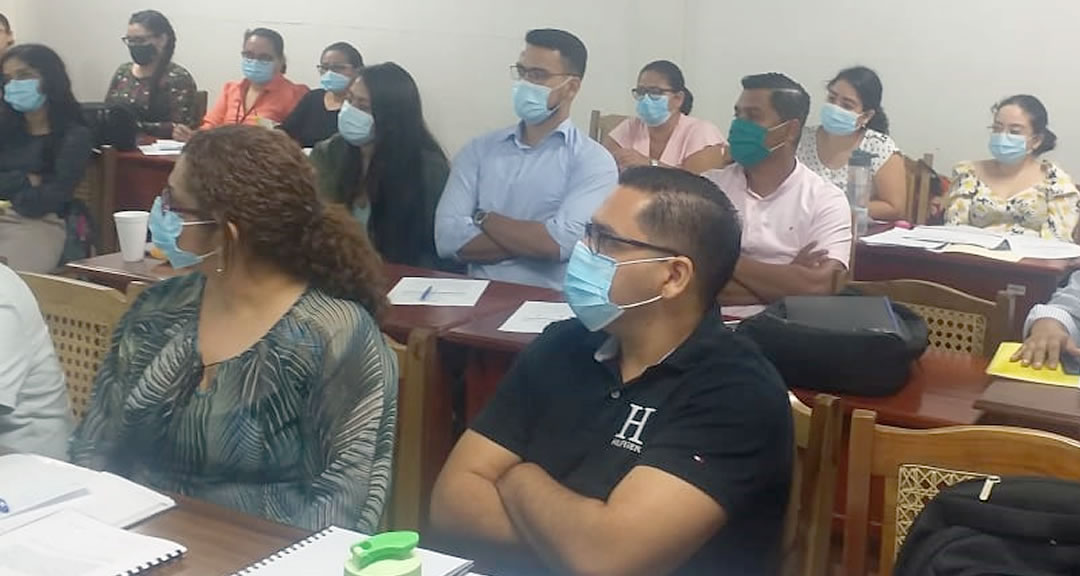 Maestrandos de Ciencias Económicas participan en sesión de clases virtuales a cargo de catedrático de Colombia