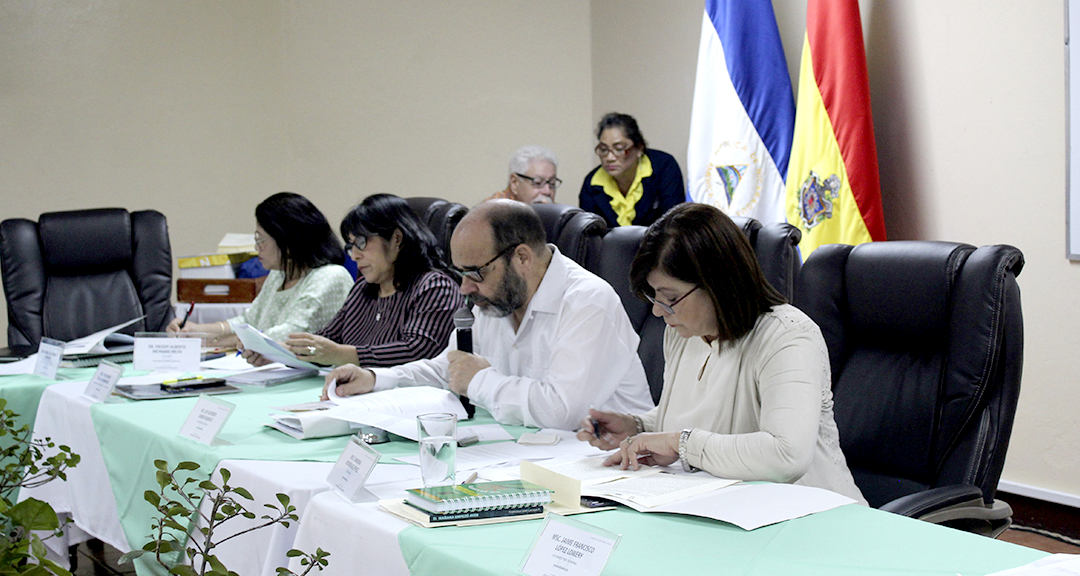 Secretario General, Dr. Luis Alfredo Lobato, presenta las reformas al Reglamento de Incorporación de Títulos emitidos en el extranjero