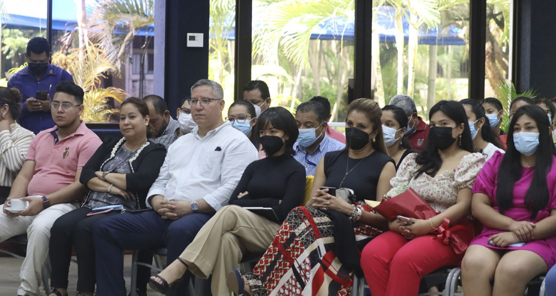 Comunidad universitaria participa en el acto de toma de posesión de equipo de Rectorado