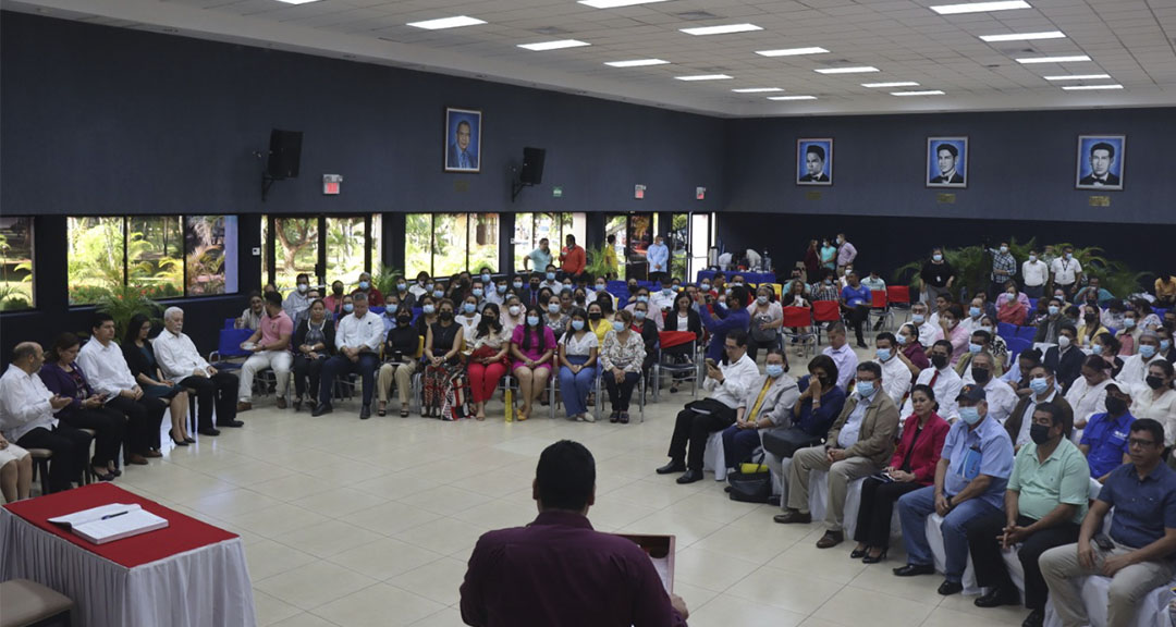 Comunidad universitaria participa en el acto de toma de posesión de equipo de Rectorado