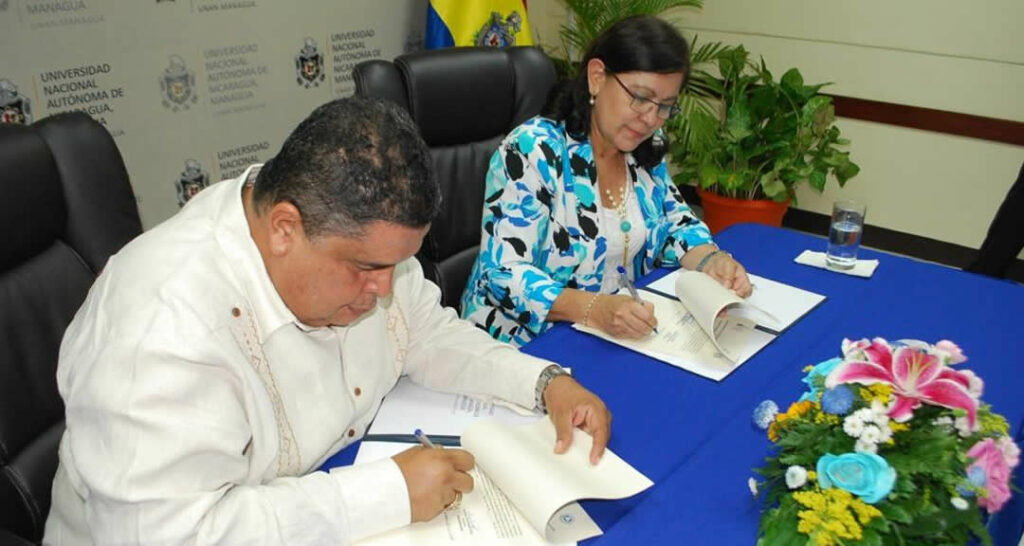 UNAN-Managua y el PARLACEN firman convenio específico para desarrollo de diplomado