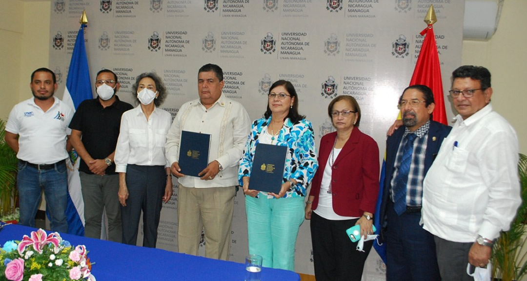 Autoridades de la UNAN-Managua, PARLCEN y presidente de UNEN-Humanidades acompañaron la firma