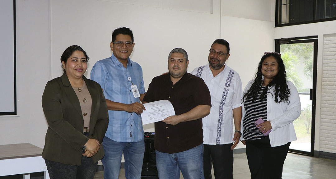 Curso de redacción y publicación científica fortalece la investigación institucional (4)