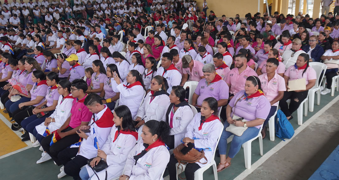 Entrega de reconocimientos a estudiantes Excelencia Académica de las sedes de UNICAM en Zelaya Central