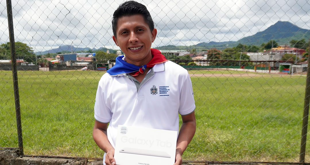 Daniel Ayestas: destacado docente de primaria y el mejor estudiante de UNICAM en Boaco y Chontales