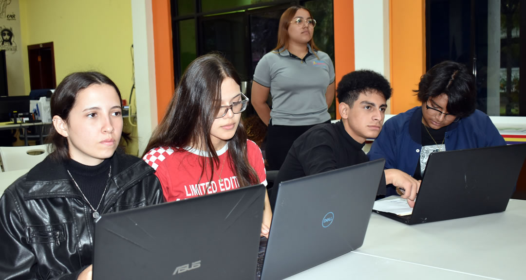 Estudiantes de seis universidades se familiarizan con la programación básica