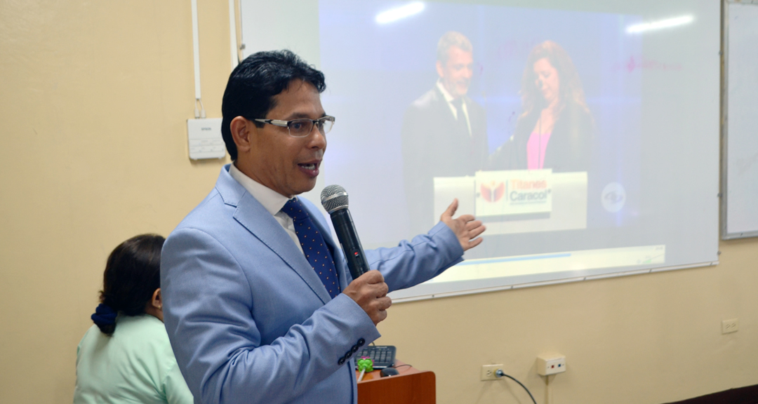 Inventor colombiano imparte taller de innovación a estudiantes y docentes de Ciencias Médicas