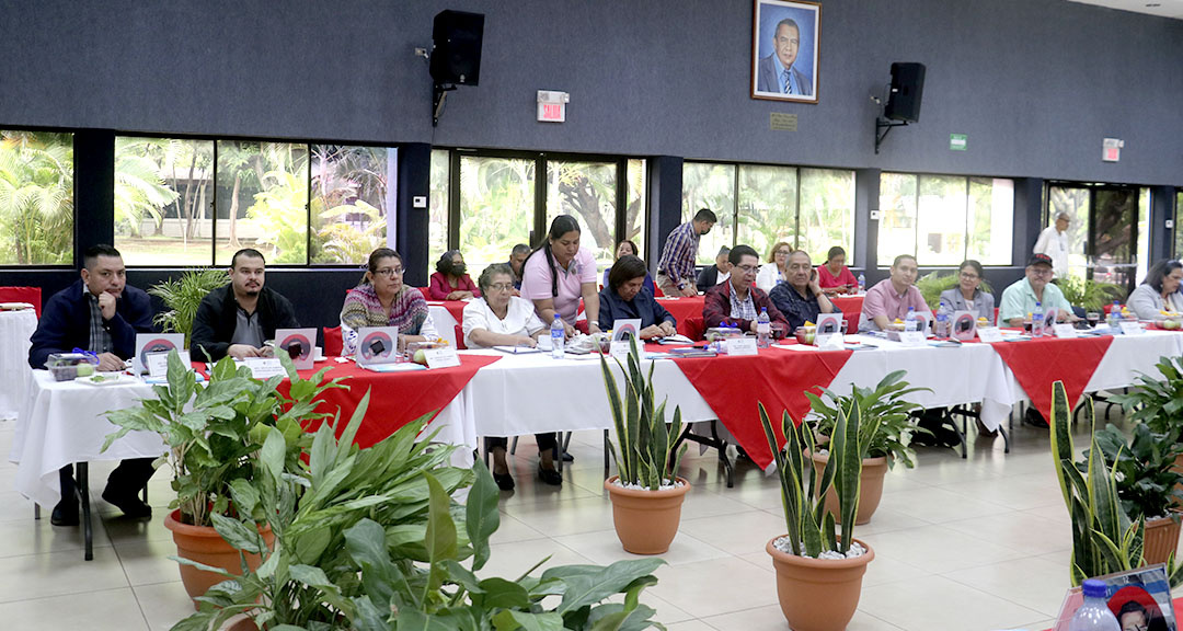 Autoridades de Decanatos y gremios participan en la sesión 12-2023 del Consejo Universitario. 