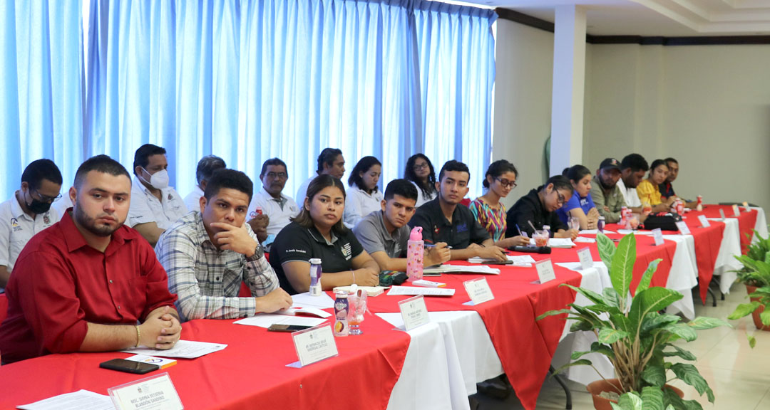 Dirigentes estudiantiles participan en la sesión 17-2022 en el IGG-CIGEO