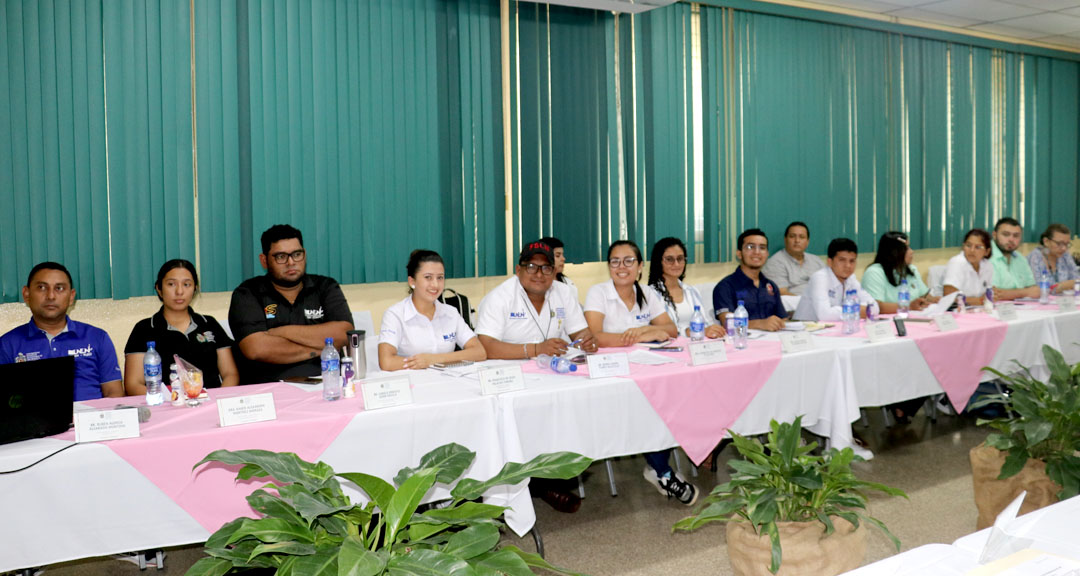 Dirigentes estudiantiles participan en la sesión 9-2023 en el CIRA. 