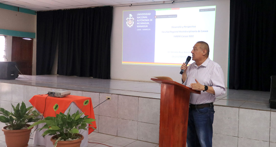 Dr. Gerardo Raúl Arévalo Cuadra expone logros de la unidad académica que dirige 