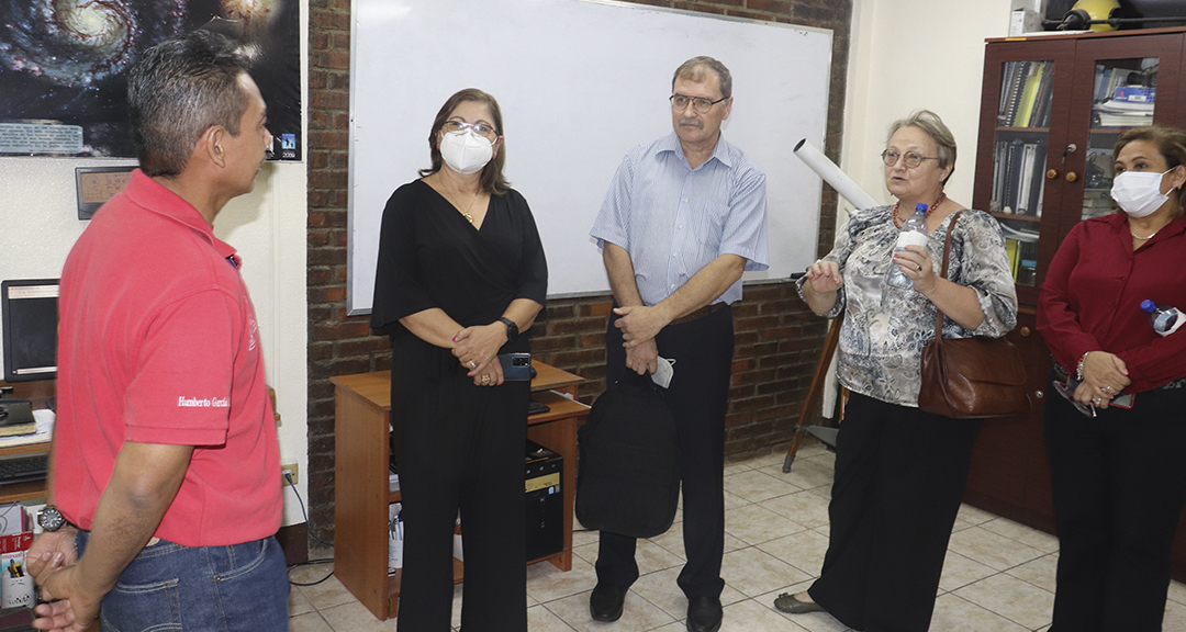 El Sr. Nikolay Frolov visitó el Observatorio Astronómico de la UNAN-Managua.