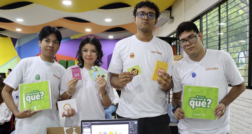 Estudiantes de Diseño Gráfico muestran su talento en la elaboración de prototipos de productos editoriales y web