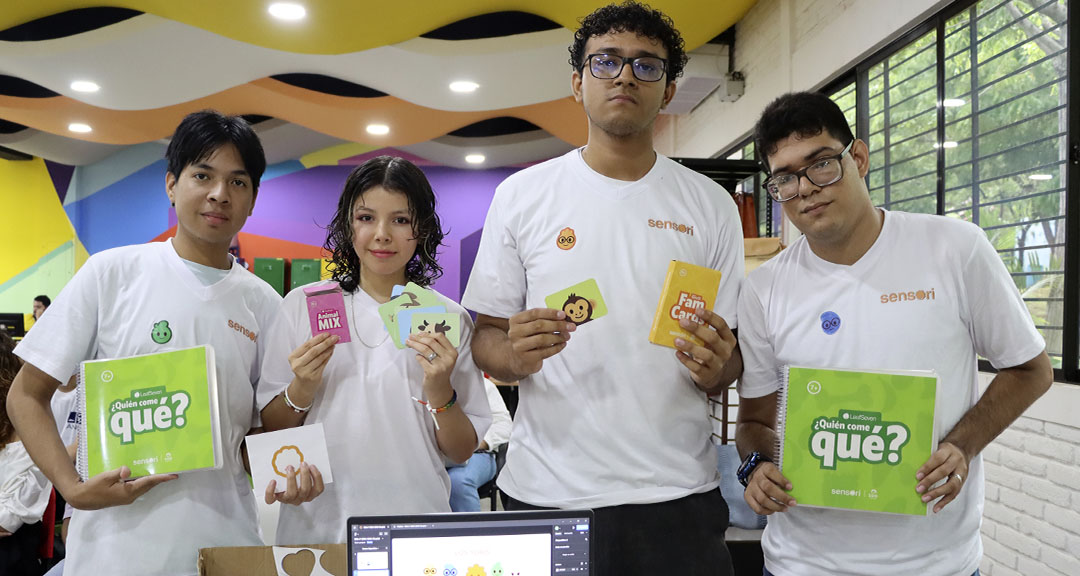 Estudiantes de Diseño Gráfico muestran su talento en la elaboración de prototipos de productos editoriales y web