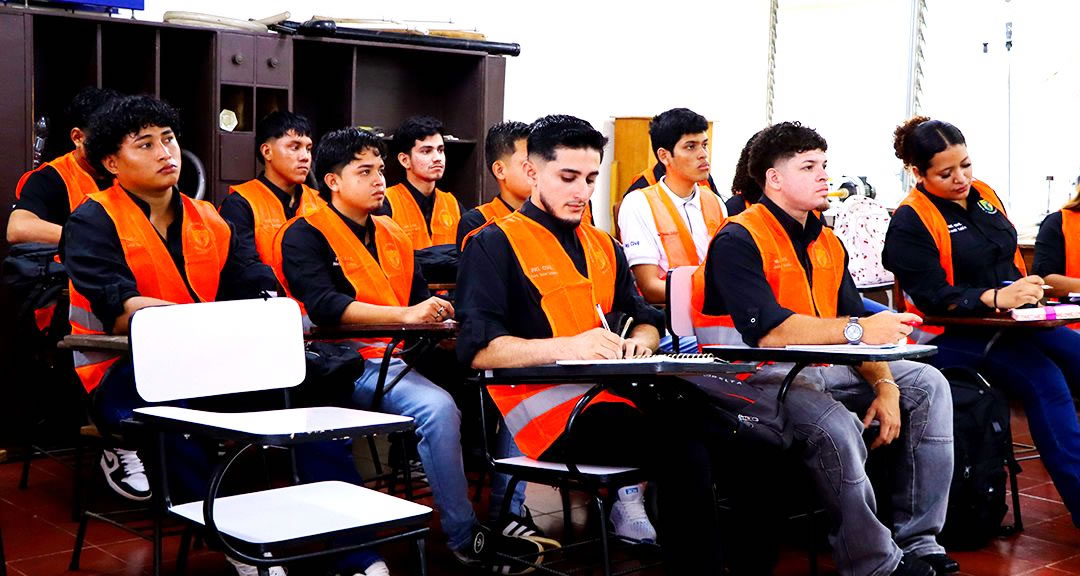 UNAN-Managua contribuye a la formación académica de estudiantes de la BICU