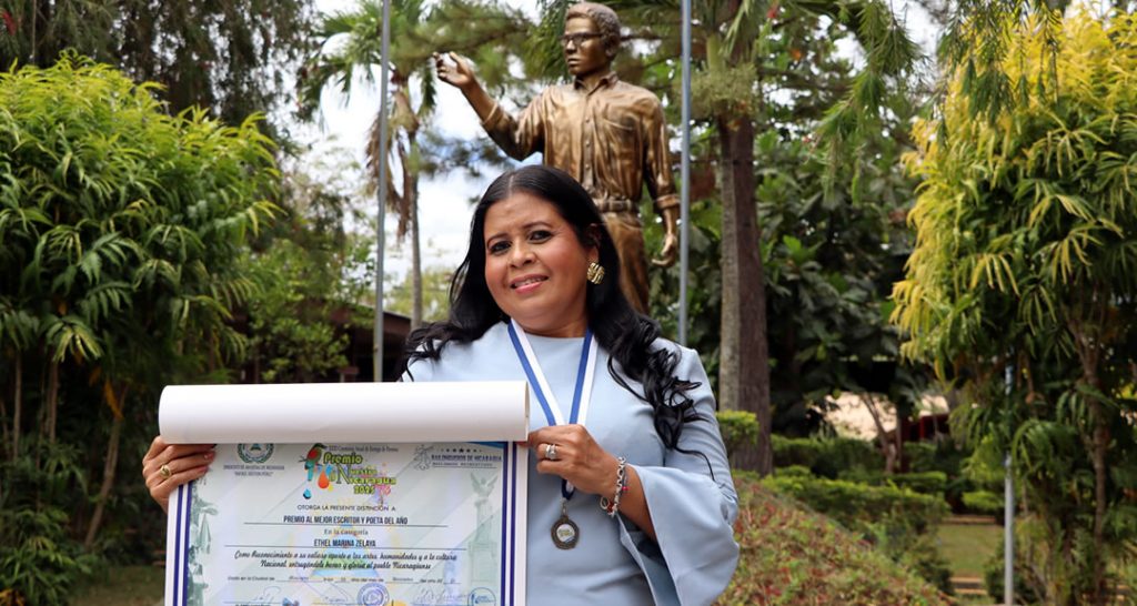 Ethel Marinza Zelaya, mejor poeta y escritora del año 2025