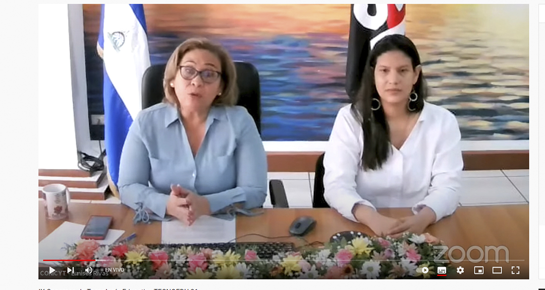 María Eunice Rivas Robleto, secretaria ejecutiva del CONICYT (izquierda)