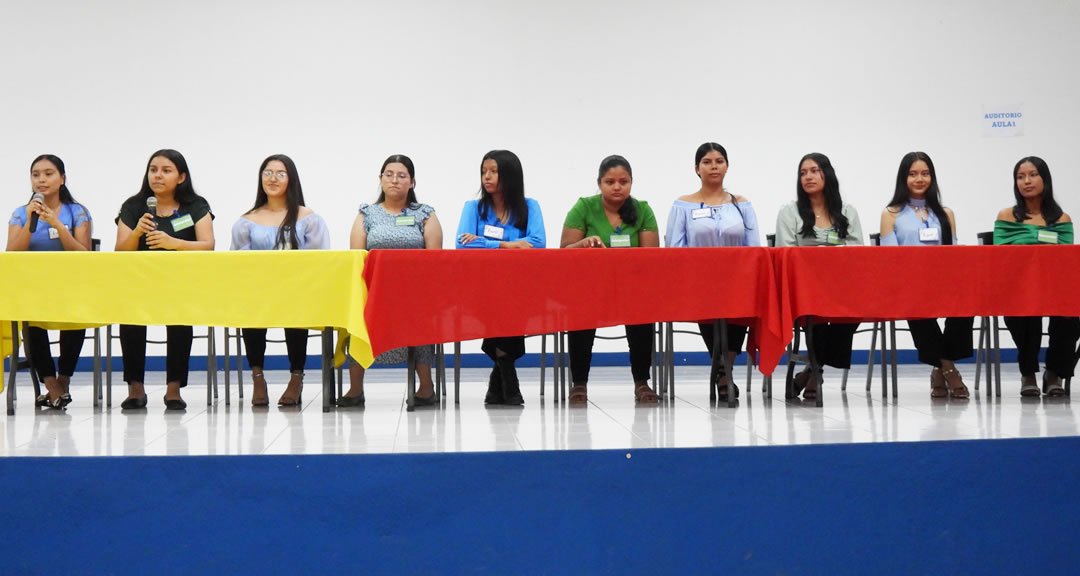 Estudiantes que participaron en el foro