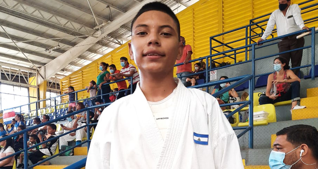 Orlando Téllez, campeón de la categoría -55kg.