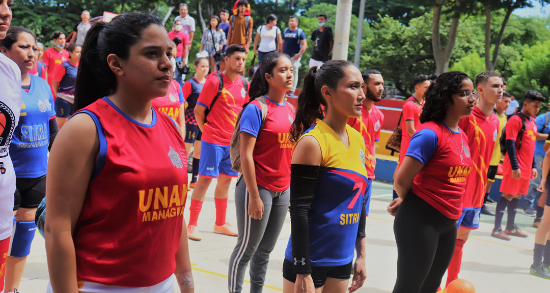 Atletas de las diferentes disciplinas durante la inauguración.