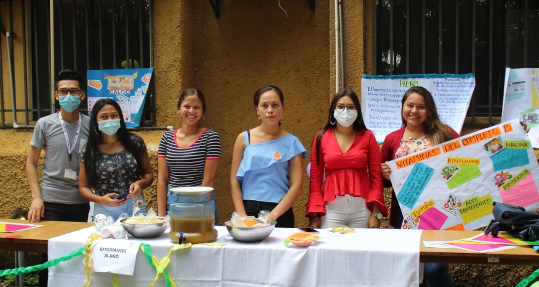 Futuros nutricionistas celebran el Día Mundial de la Alimentación