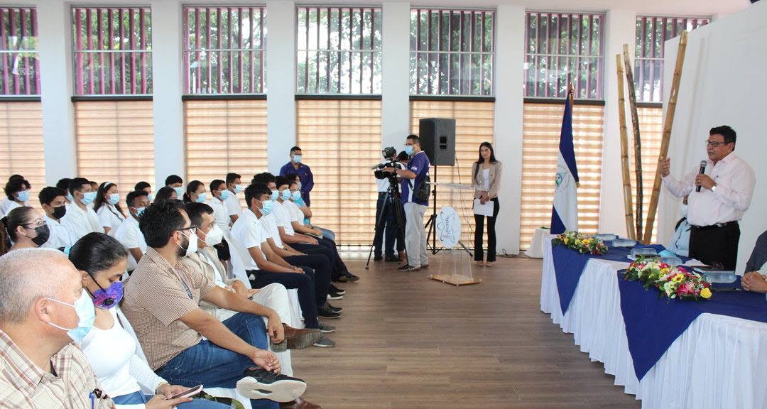 Maestro Jaime López Lowery, secretario técnico del CNU, durante la actividad